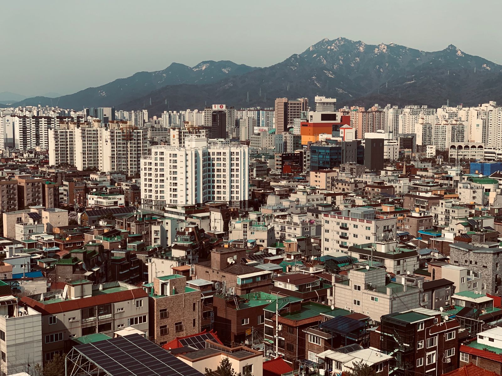 차분한 분위기의 마사지 룸